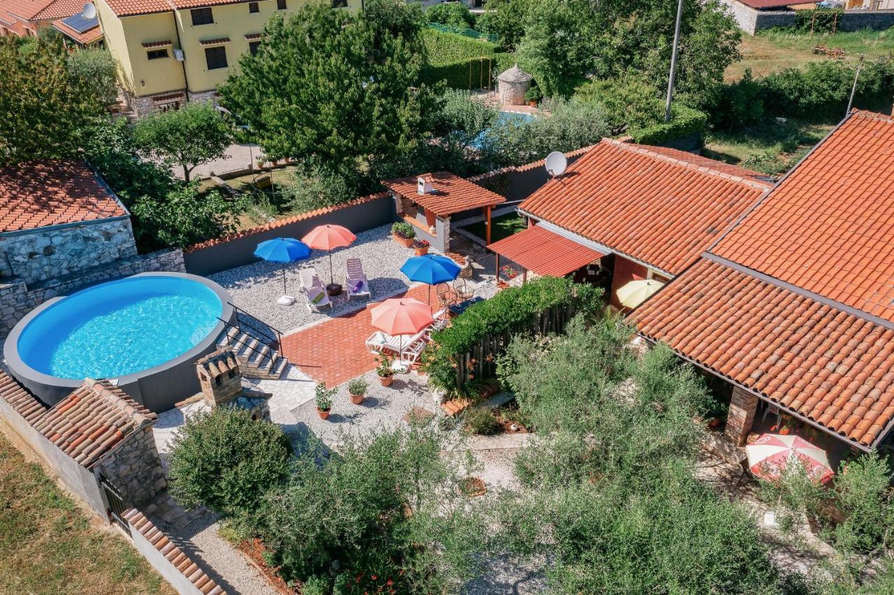 Apartment With Pool Višnjan Exterior foto
