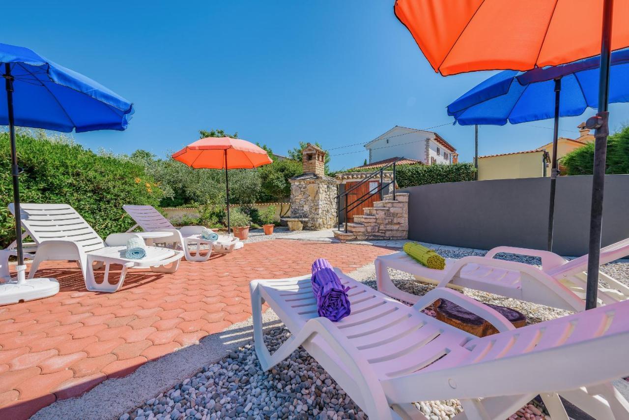 Apartment With Pool Višnjan Exterior foto